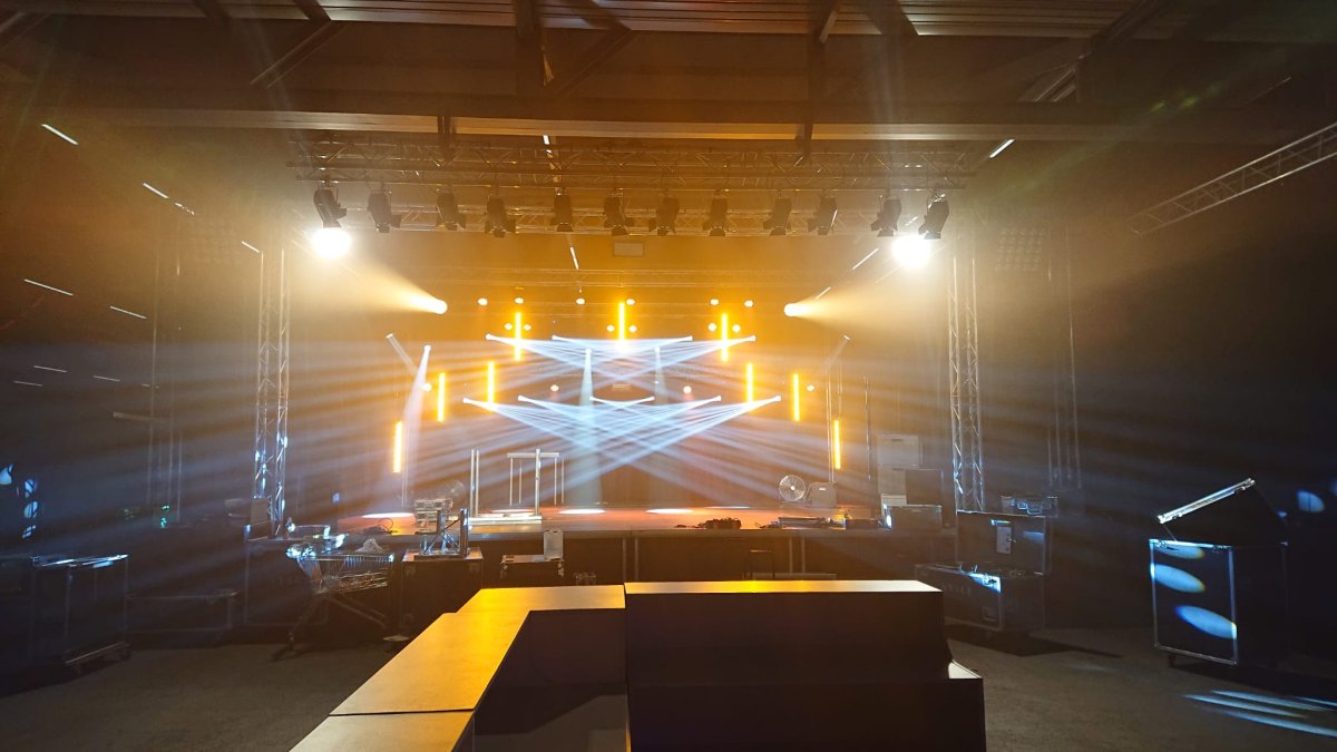 Matériel événementiel professionnel Stage Light & Sound - Sonorisation et éclairage pour fêtes et événements en Suisse