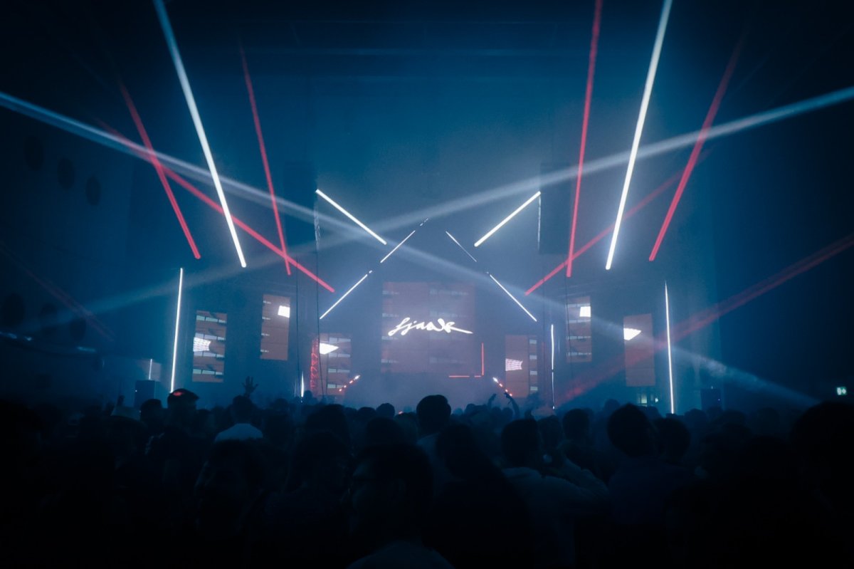 Matériel événementiel professionnel Stage Light & Sound - Sonorisation et éclairage pour fêtes et événements en Suisse