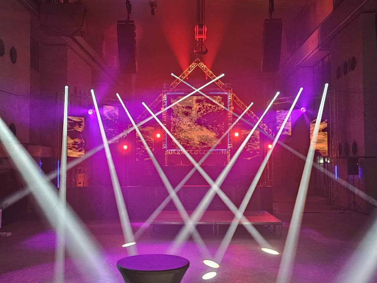 Matériel événementiel professionnel Stage Light & Sound - Sonorisation et éclairage pour fêtes et événements en Suisse