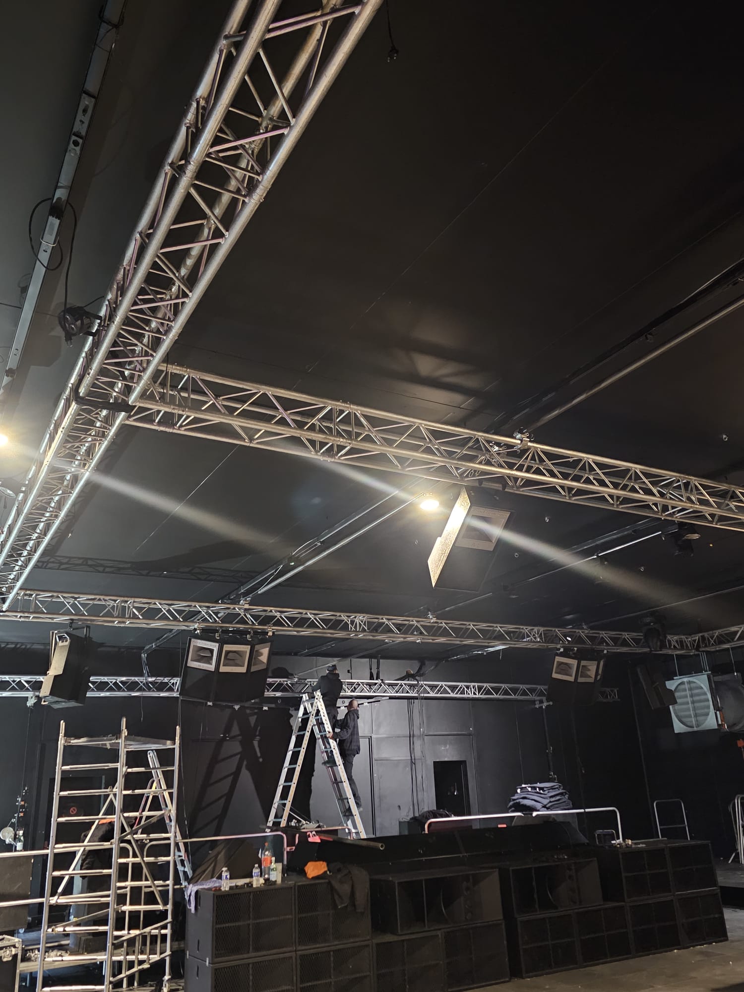 Matériel événementiel professionnel Stage Light & Sound - Sonorisation et éclairage pour fêtes et événements en Suisse