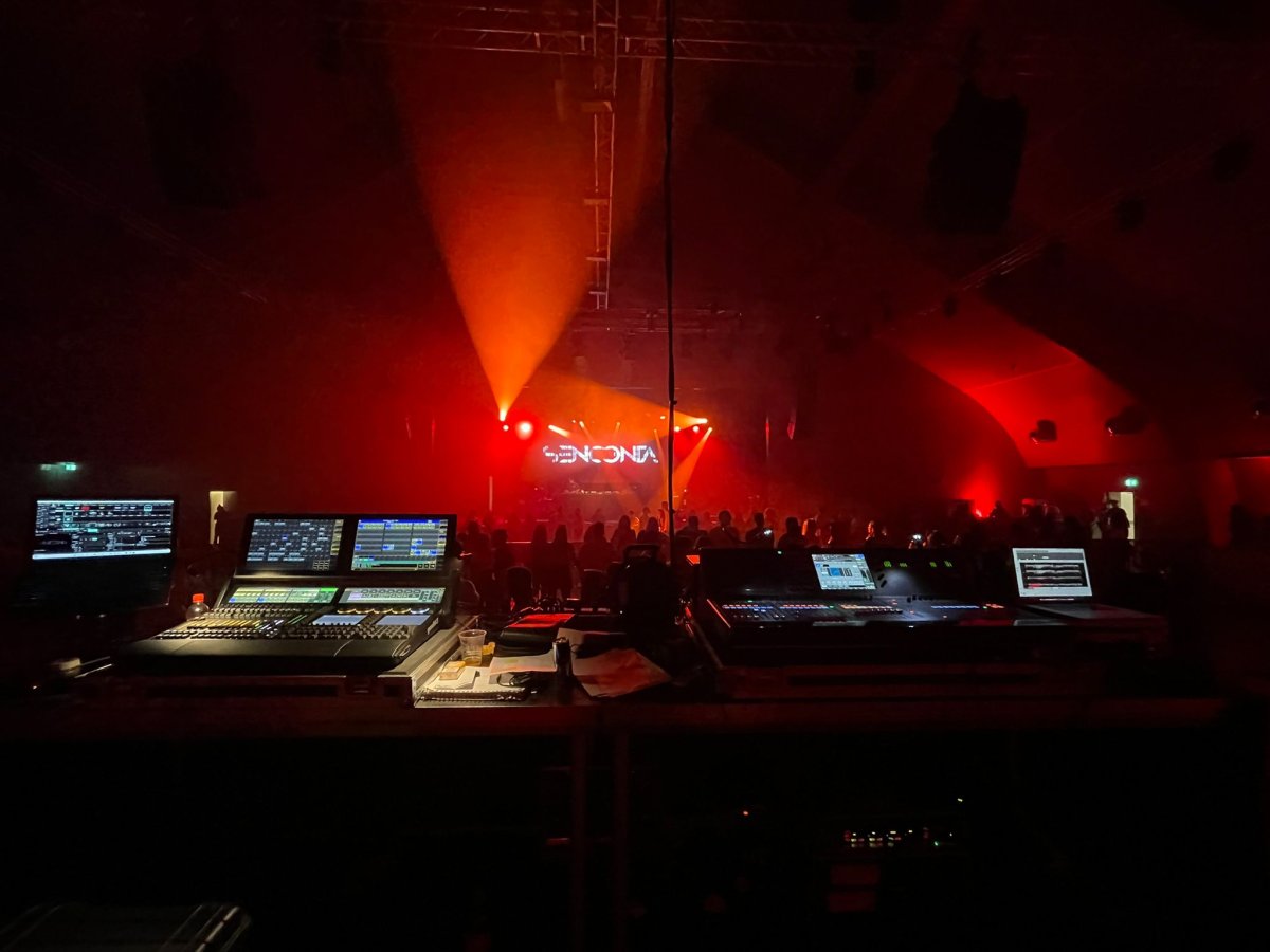 Matériel événementiel professionnel Stage Light & Sound - Sonorisation et éclairage pour fêtes et événements en Suisse